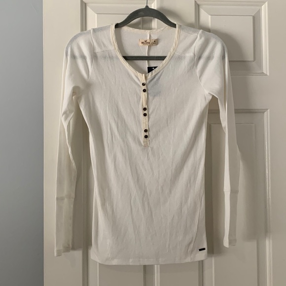 Hollister Tops - Hollister cream colored Henley top. Size medium NWT